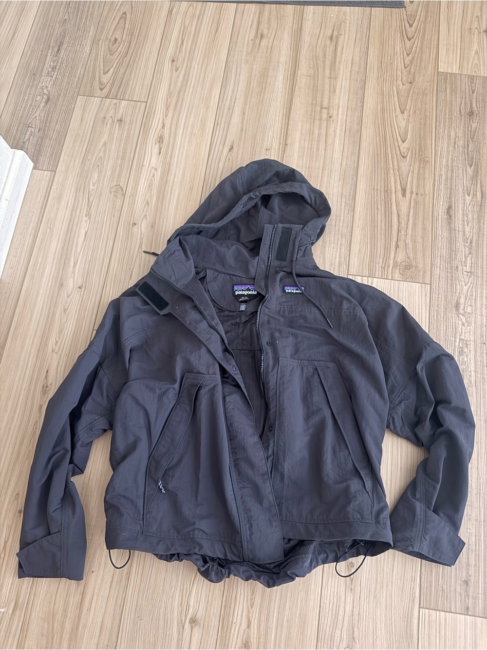 Patagonia Women’s XL Charcoal Hooded Lightweight Jacket
